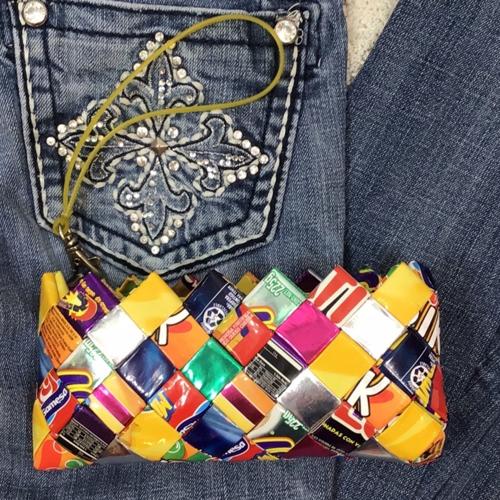 Ecoist eco savvy recycle material wristlet
